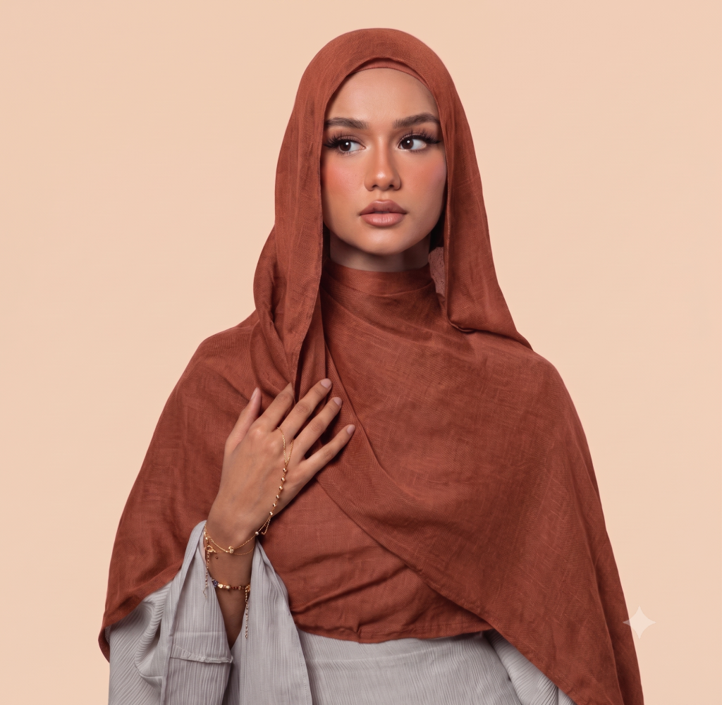ragazza con hijab color terracotta
