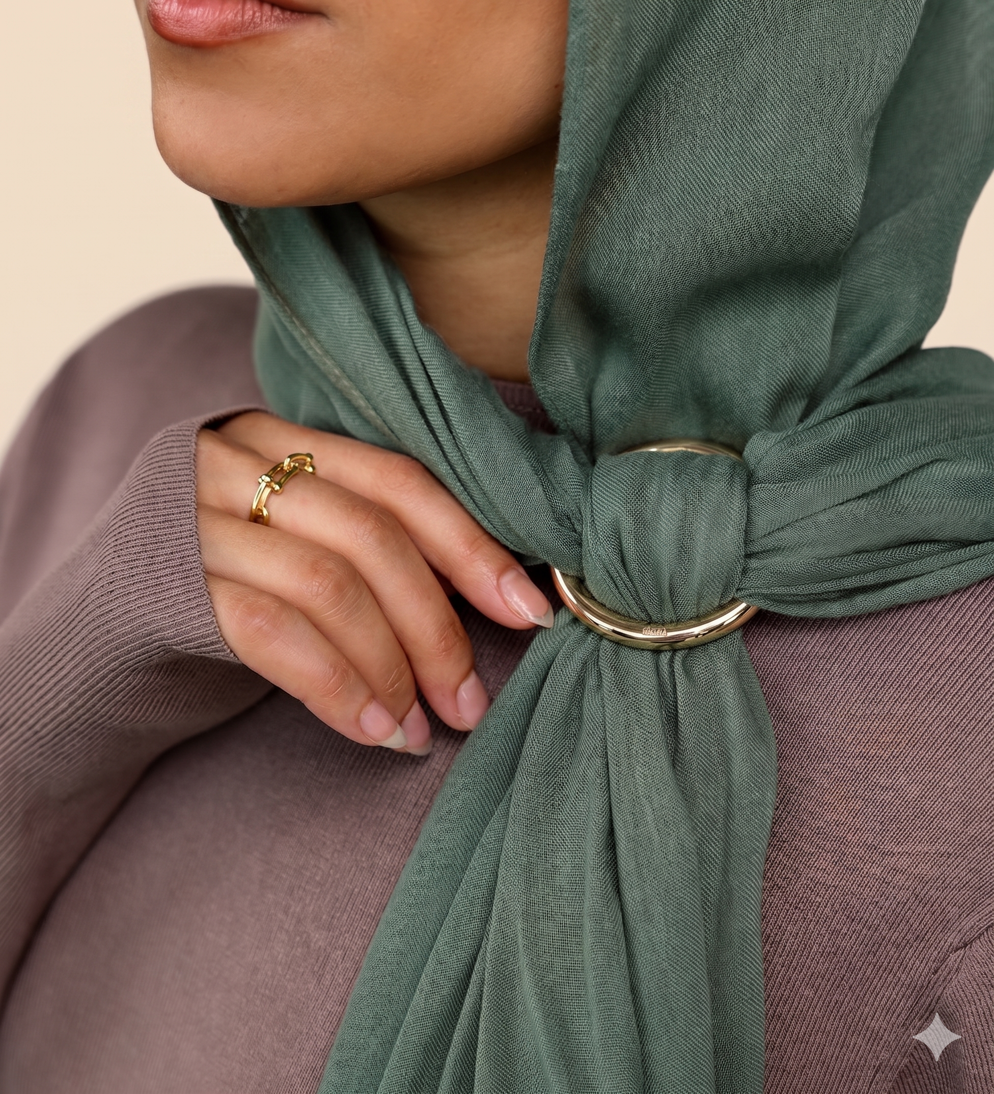 hijab con hoops in oro 