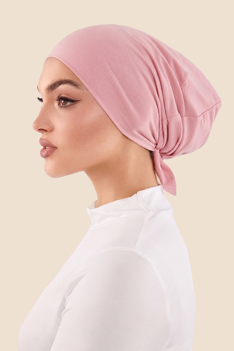 Ragazza con undercap hijab rosa chiaro