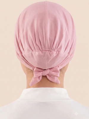 Ragazza con undercap hijab rosa chiaro