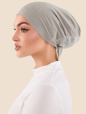Ragazza con Hijab grigio