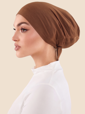 Ragazza con undercap marrone