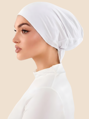 Ragazza con undercap hijab bianco